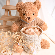 画像をギャラリービューアに読み込む, バレンタインデーの贈り物 - バラを抱きしめるクマ🐻🌹