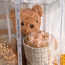 画像をギャラリービューアに読み込む, バレンタインデーの贈り物 - バラを抱きしめるクマ🐻🌹