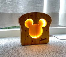 將圖片載入圖庫檢視器 DIENEY 米奇系列吐司造型實木氛圍燈(台灣設計製造)