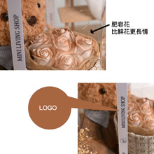 画像をギャラリービューアに読み込む, バレンタインデーの贈り物 - バラを抱きしめるクマ🐻🌹